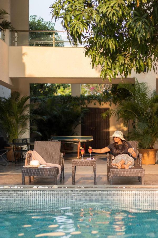 The Leaf By Stayvista - An Enchanting Escape Offering A Pool, Terrace, Lush Lawn, Contemporary Interiors, And Indoor Games Alībāg Ngoại thất bức ảnh