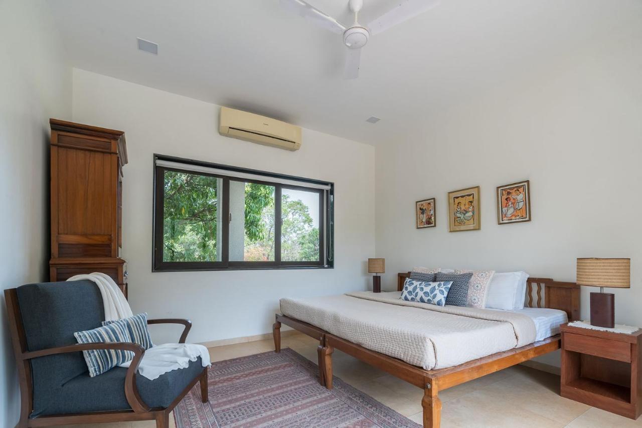 The Leaf By Stayvista - An Enchanting Escape Offering A Pool, Terrace, Lush Lawn, Contemporary Interiors, And Indoor Games Alībāg Ngoại thất bức ảnh