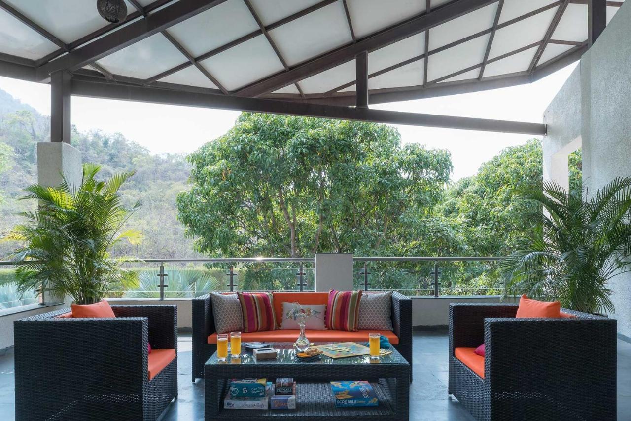 The Leaf By Stayvista - An Enchanting Escape Offering A Pool, Terrace, Lush Lawn, Contemporary Interiors, And Indoor Games Alībāg Ngoại thất bức ảnh