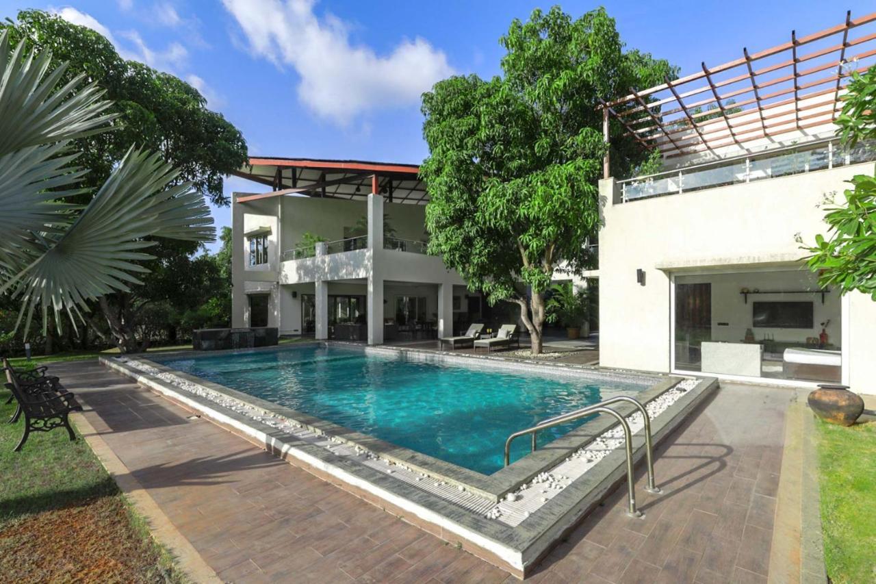 The Leaf By Stayvista - An Enchanting Escape Offering A Pool, Terrace, Lush Lawn, Contemporary Interiors, And Indoor Games Alībāg Ngoại thất bức ảnh