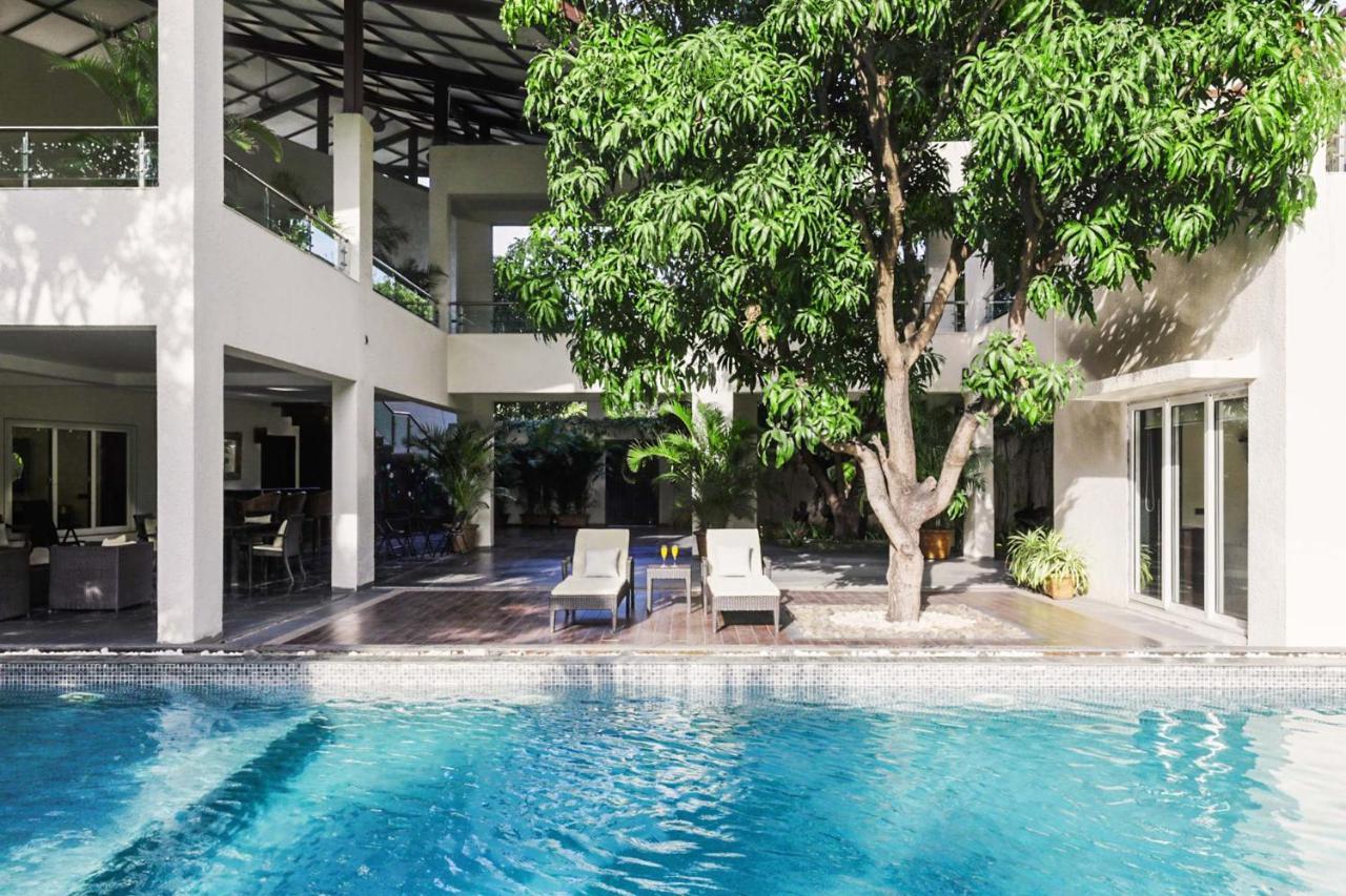 The Leaf By Stayvista - An Enchanting Escape Offering A Pool, Terrace, Lush Lawn, Contemporary Interiors, And Indoor Games Alībāg Ngoại thất bức ảnh
